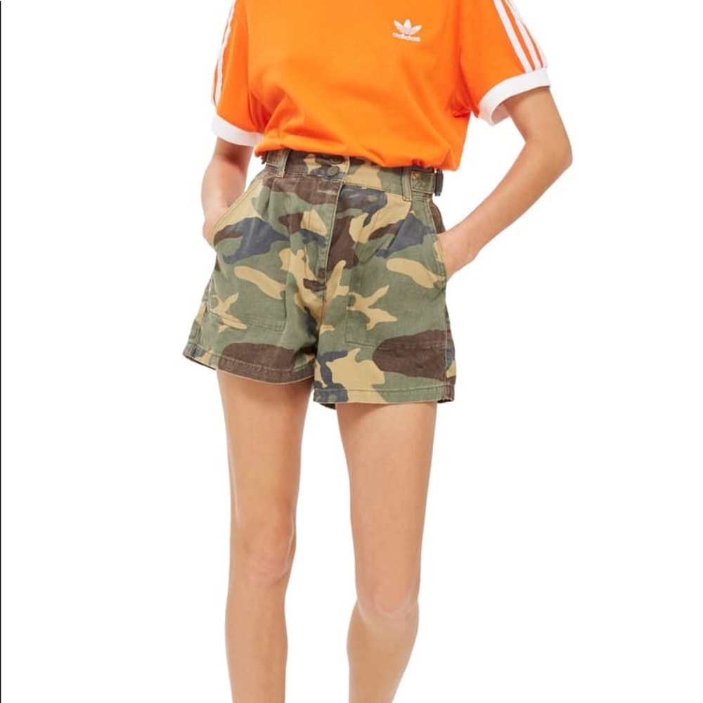 Like new Topshop camo shorts